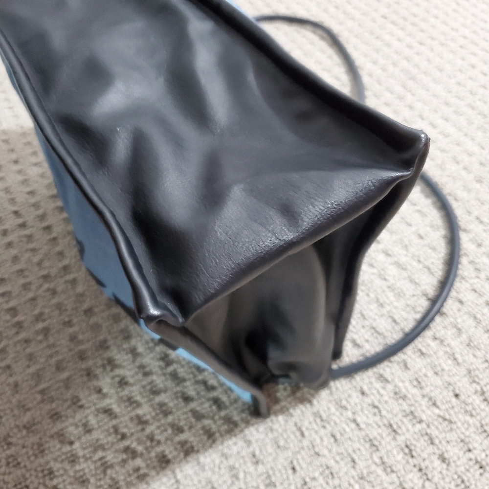 3/$100 Authentic Kenzo Tote - Picture 5 of 16
